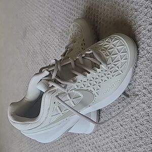 Nike cage 2 dragon ivory/white size 8